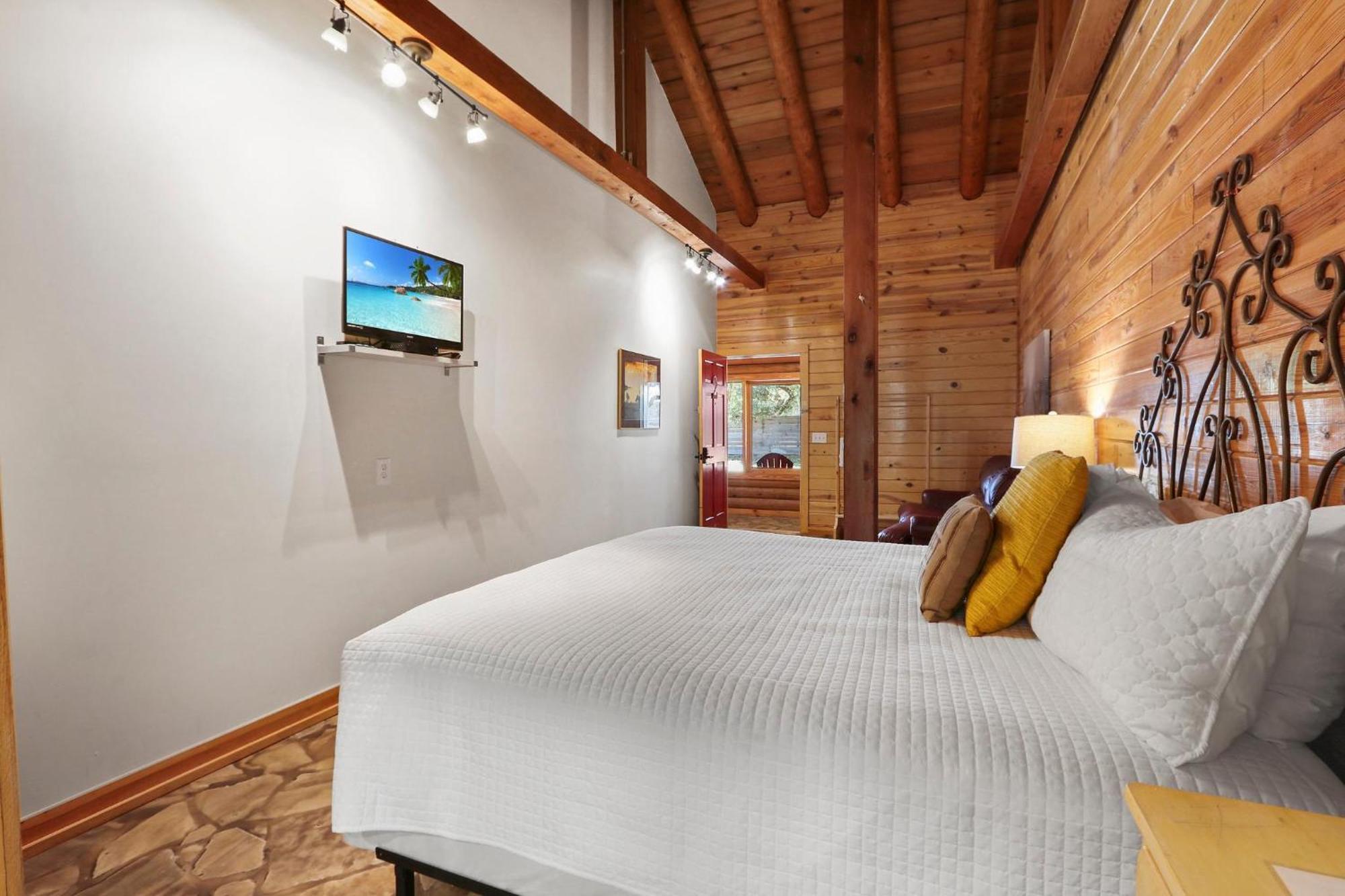 Wimberley Log Cabins Resort And Suites- Unit 2 Ngoại thất bức ảnh